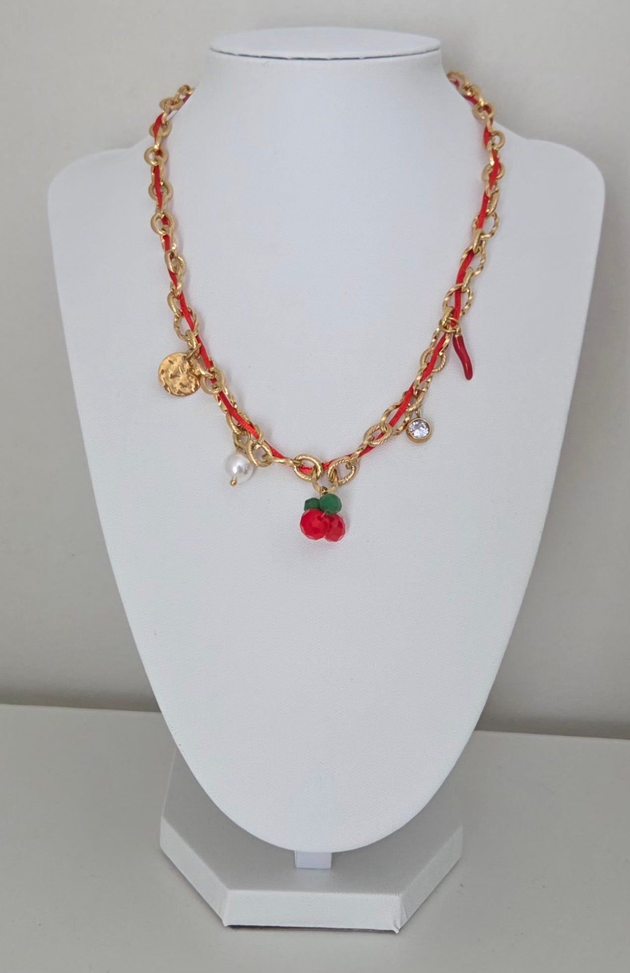 Collier Cherry